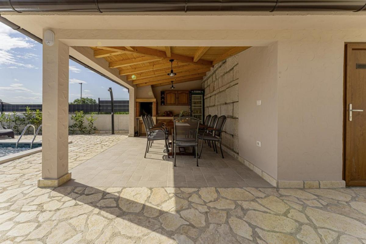 Villa Olea In Barat - Haus Fuer 6-8 Personen Kanfanar Exterior foto